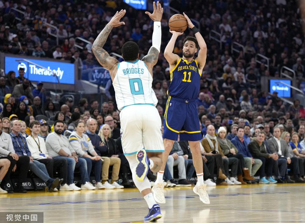 球迷欢呼 球迷欢呼